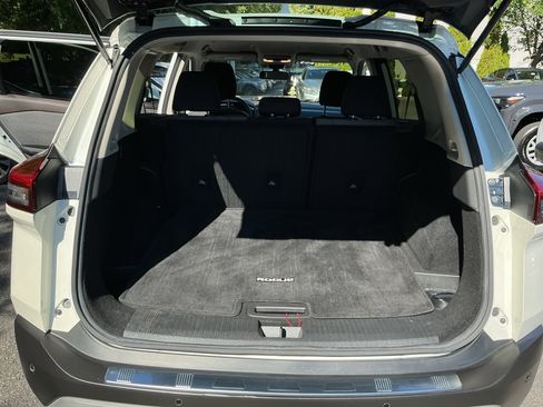 Certified 2023 Nissan Rogue SV FWD image 24