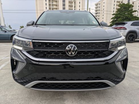 Certified 2024 Volkswagen Taos SE FWD image 9