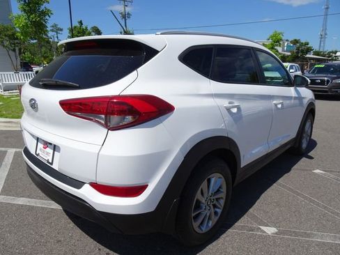 Used 2016 Hyundai Tucson SE w/ Option Group 02 FWD image 4