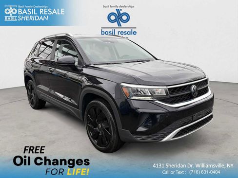 Used 2024 Volkswagen Taos SE AWD/4WD image 1