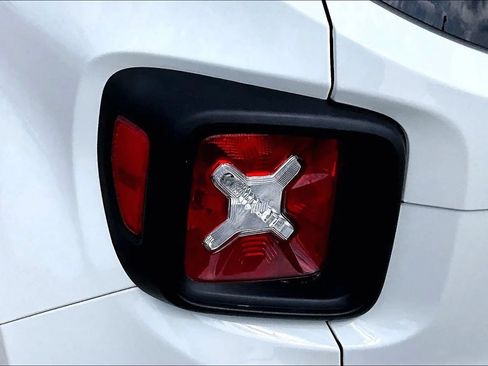Used 2017 Jeep Renegade Latitude AWD/4WD image 22