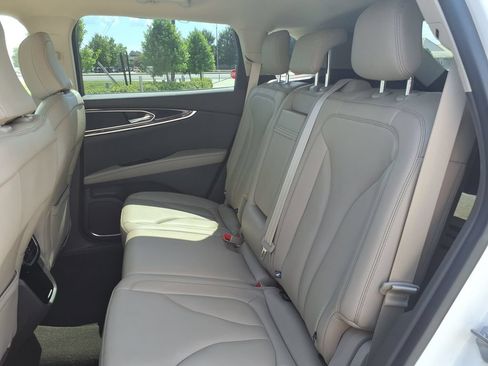Used 2022 Lincoln Nautilus FWD w/ Premium Package image 19