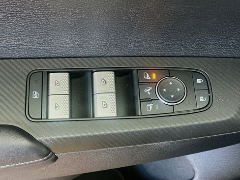 Used 2025 Mitsubishi Outlander SE image 15