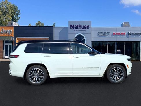 Used 2025 Jeep Grand Cherokee L Summit AWD/4WD image 3