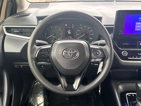 Used 2025 Toyota Corolla LE FWD image 12