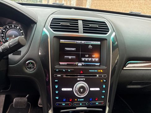 Used 2016 Ford Explorer Platinum AWD/4WD image 18