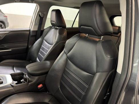 Used 2020 Toyota RAV4 XLE Premium AWD/4WD image 5
