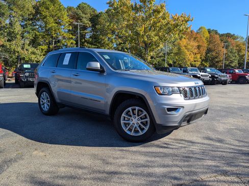 Used 2021 Jeep Grand Cherokee Laredo X image 3