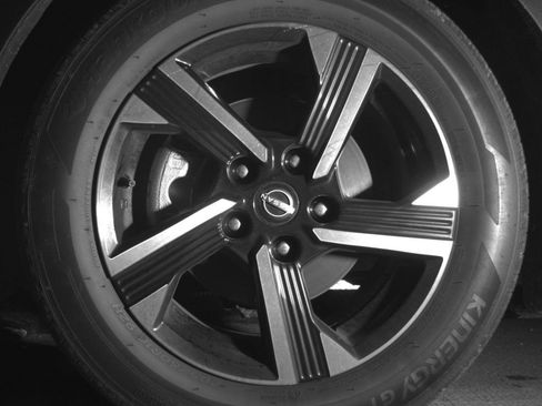 Used 2025 Nissan Sentra SV FWD image 15