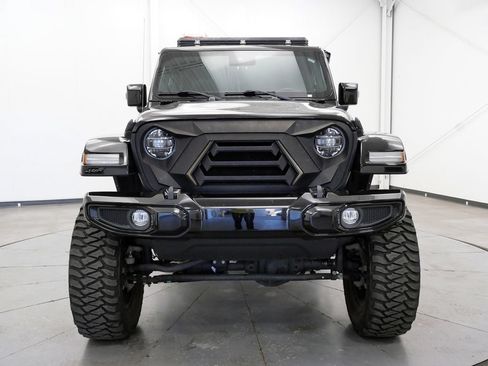 Used 2022 Jeep Gladiator Overland AWD/4WD image 2