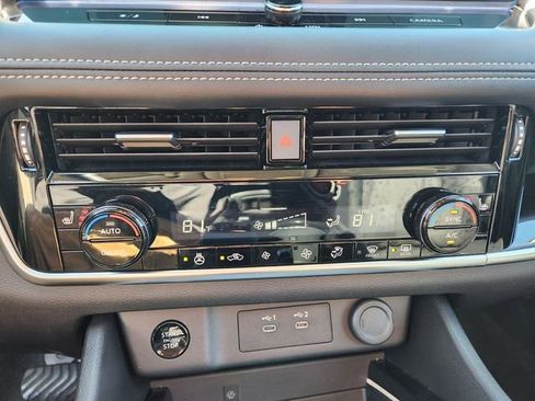 Used 2025 Nissan Rogue SL image 28