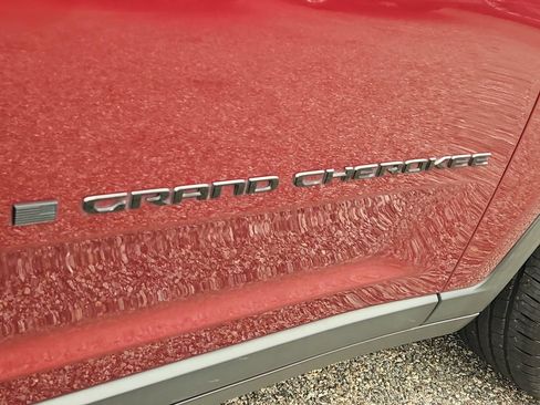 Used 2023 Jeep Grand Cherokee L Laredo AWD/4WD image 12