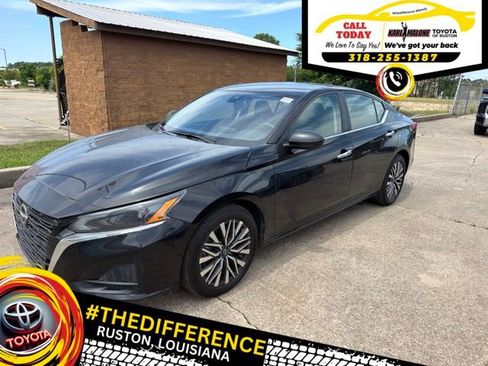 Used 2025 Nissan Altima 2.5 SV FWD image 1