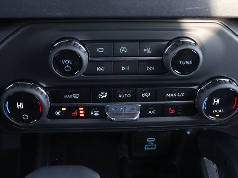 New 2025 Ford Bronco Badlands image 24