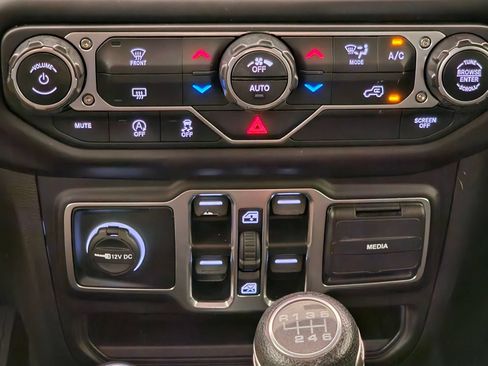Used 2020 Jeep Wrangler Unlimited Sahara AWD/4WD image 13