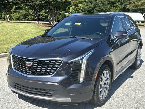 Used 2023 Cadillac XT4 Premium Luxury image 1