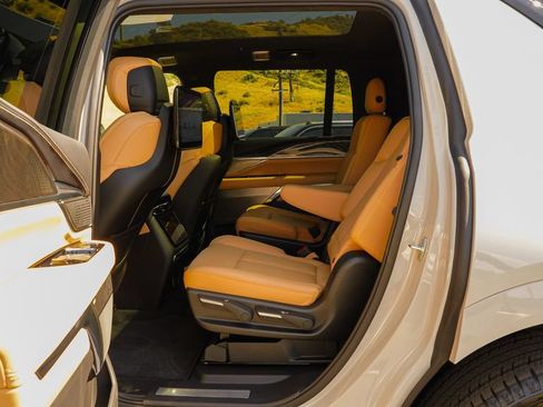 New 2026 Cadillac Escalade IQL Sport 2 w/ LPO, Floor Liner Package AWD/4WD image 9