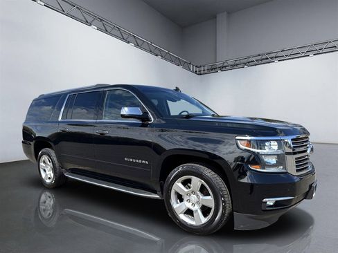 Used 2018 Chevrolet Suburban Premier AWD/4WD image 10