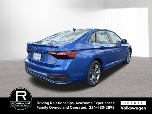 Used 2023 Volkswagen Jetta SE FWD image 9