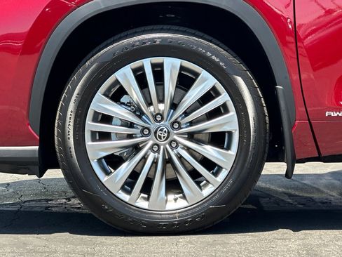 Certified 2026 Toyota Highlander Platinum AWD/4WD image 27
