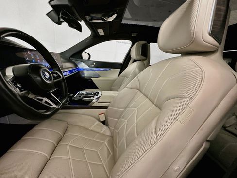 Used 2023 BMW i7 xDrive60 w/ Executive Package 2 AWD/4WD image 20