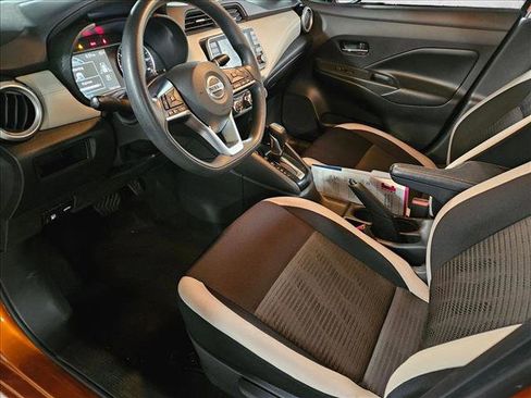 Used 2020 Nissan Versa SV w/ Trunk Package image 9