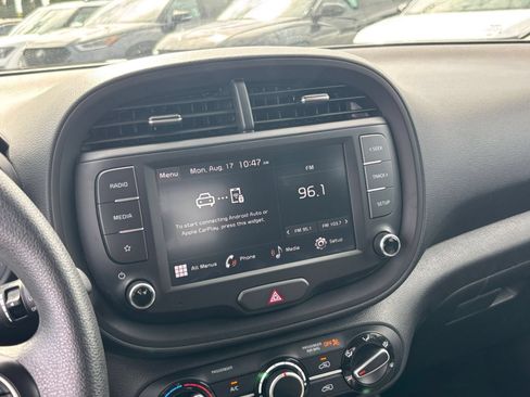 Used 2025 Kia Soul LX w/ LX Technology Package FWD image 20