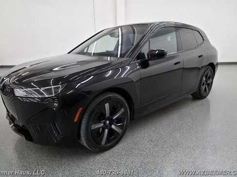 Used 2024 BMW iX xDrive50 w/ Sport Package AWD/4WD image 4
