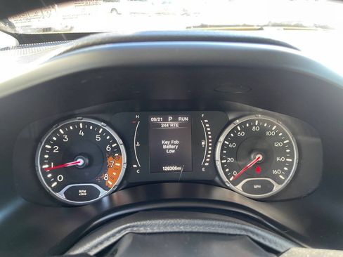 Used 2017 Jeep Renegade Latitude AWD/4WD image 12