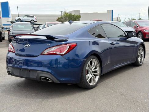 Used 2015 Hyundai Genesis 3.8 RWD image 2
