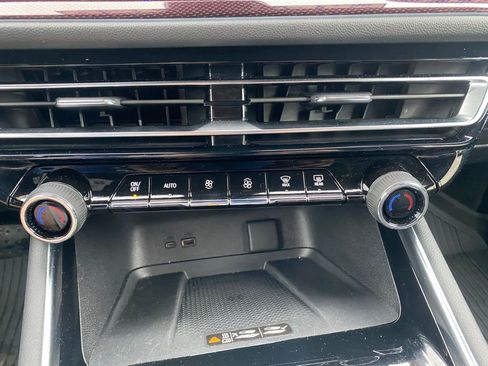 Used 2024 Chevrolet Traverse Z71 image 22