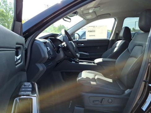 New 2026 Nissan Pathfinder SL FWD image 15