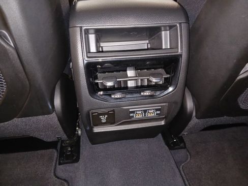 Used 2023 Jeep Grand Cherokee Altitude image 13