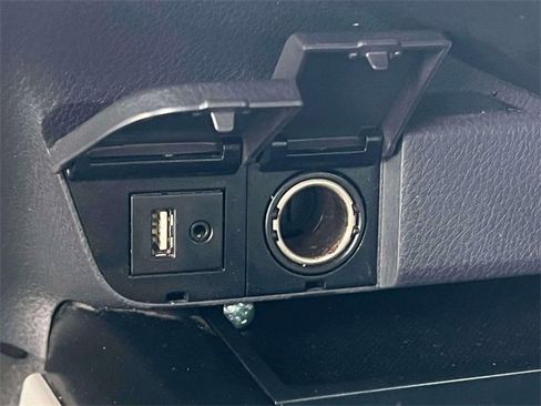 Used 2018 Toyota Camry LE image 30