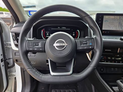 Used 2024 Nissan Rogue Platinum w/ Platinum Premium Package FWD image 9