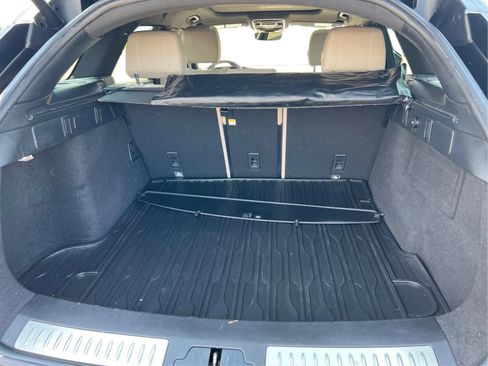 Used 2018 Land Rover Range Rover Velar R-Dynamic SE AWD/4WD image 18