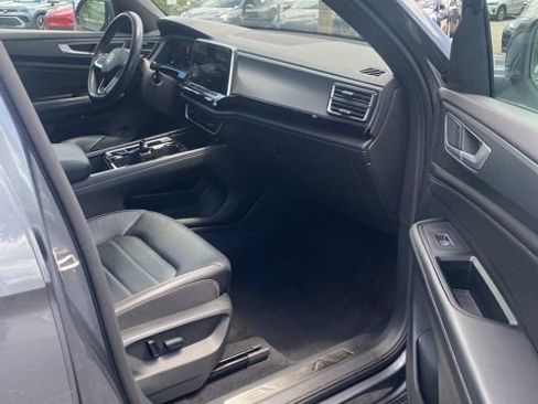 Used 2024 Volkswagen Atlas Cross Sport SEL R-Line AWD/4WD image 16