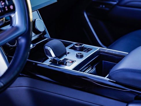 Used 2023 Land Rover Range Rover SE image 23