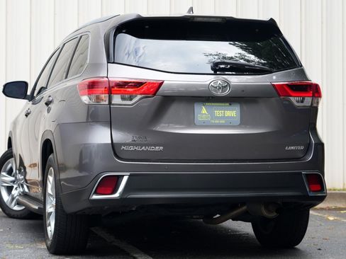 Used 2017 Toyota Highlander Limited FWD image 5