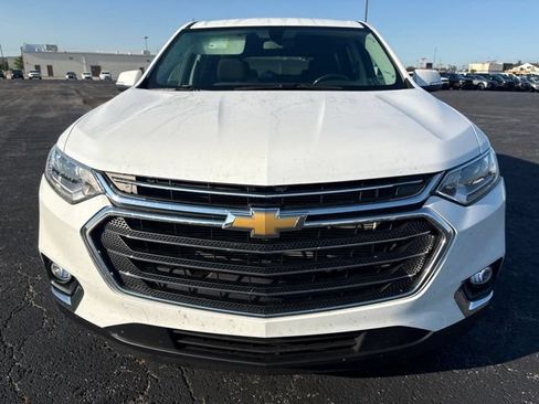 Used 2021 Chevrolet Traverse LT FWD image 2