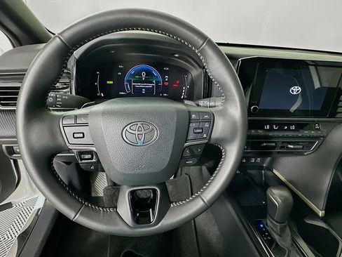 Used 2025 Toyota Camry SE w/ Convenience Package FWD image 11