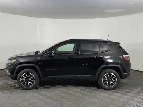 Used 2024 Jeep Compass Trailhawk w/ Trailhawk Convenience Group image 3