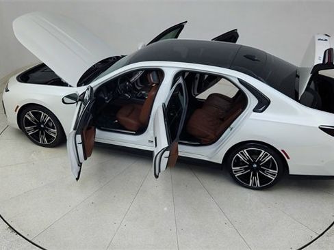 Used 2023 BMW i7 xDrive60 image 86