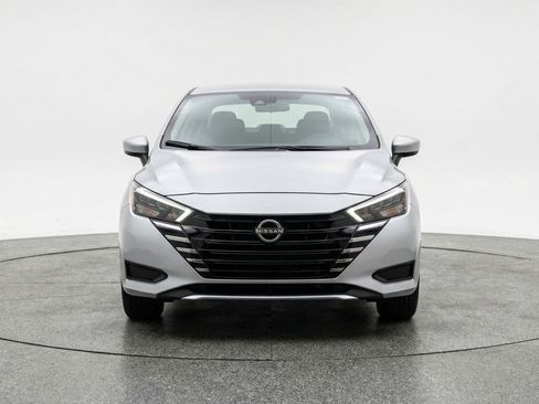 Used 2025 Nissan Versa SV image 2