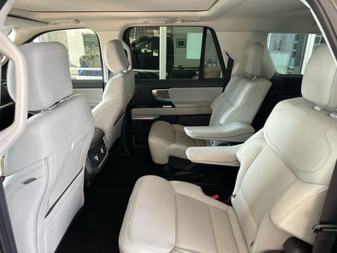 Certified 2025 Ford Expedition Max Platinum w/ Driver's Package AWD/4WD image 22