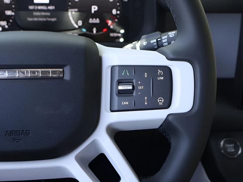 New 2025 Land Rover Defender 90 X-Dynamic SE AWD/4WD image 16
