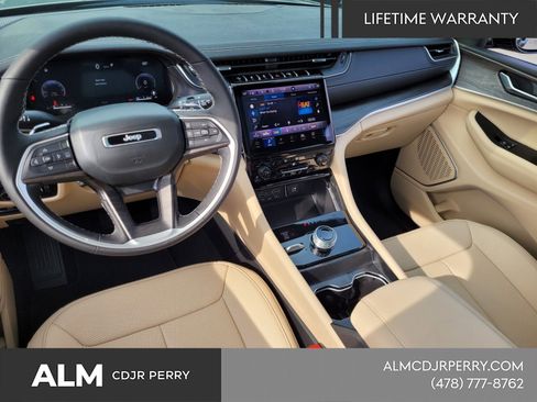 New 2025 Jeep Grand Cherokee L Limited w/ Luxury Tech Group II AWD/4WD image 9