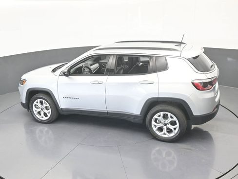 Used 2025 Jeep Compass Latitude image 18