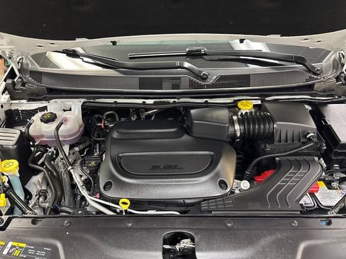 Used 2025 Chrysler Pacifica Pinnacle w/ Trailer Tow Group FWD image 37