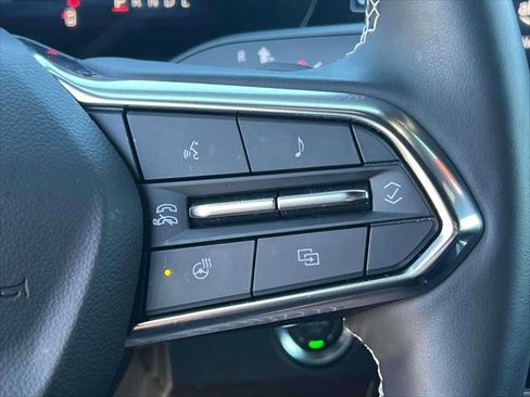 Used 2025 Chevrolet Traverse LT image 23